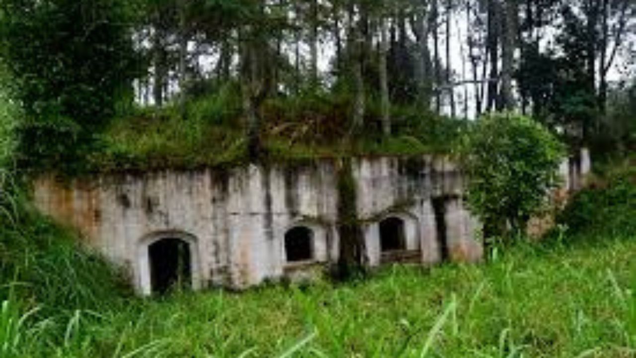 Benteng Gunung Putri Lembang, Jejak Bersejarah yang Terlupakan di Tengah Kawasan Wisata 