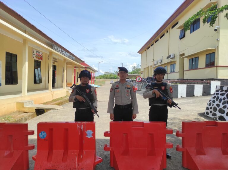 Penjagaan Mapolres Empat Lawang Diperketat