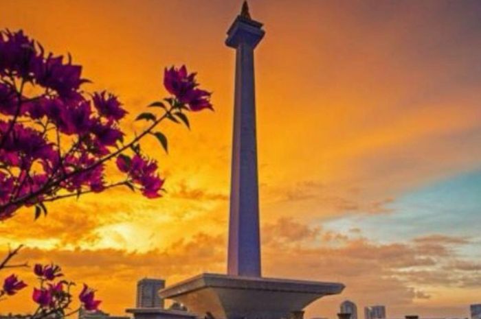 Monas di Malam Hari: Pengalaman Gaib dan Pengamatan Fenomena Aneh