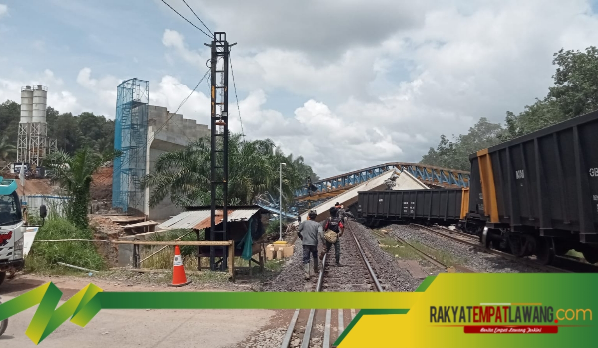 Crane Girder Pembangunan FO di Muara Enim Roboh Timba Babaranjang, Jadwal Kereta Terganggu
