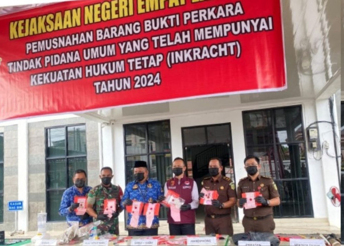 Kejari Empat lawang Gelar Pemusnahan Barang Bukti Perkara Tindak Pidana yang Telah Inkracht 