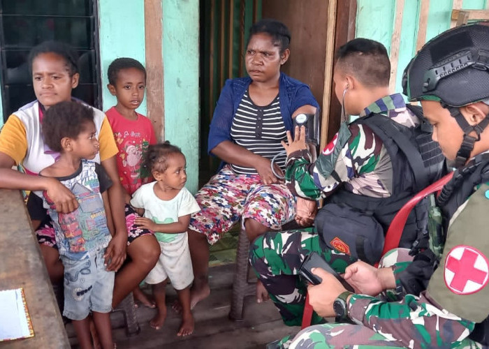 Satgas Pamtas Kewilayahan Yonif Raider 200/BN Berikan Layanan Pengobatan Bagi Masyarakat di Papua
