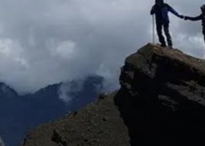 Misteri Gunung Rinjani, Hantu Penarik Kaki Pendaki dan Goa Susu yang Penuh Misteri