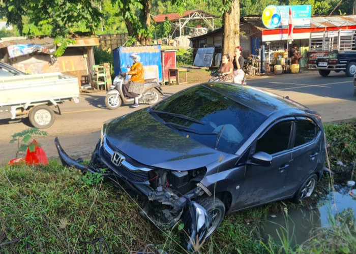 Saat Menyapu Jalan, Petugas Kebersihan di Lubuk Linggau Terpental Ditabrak 