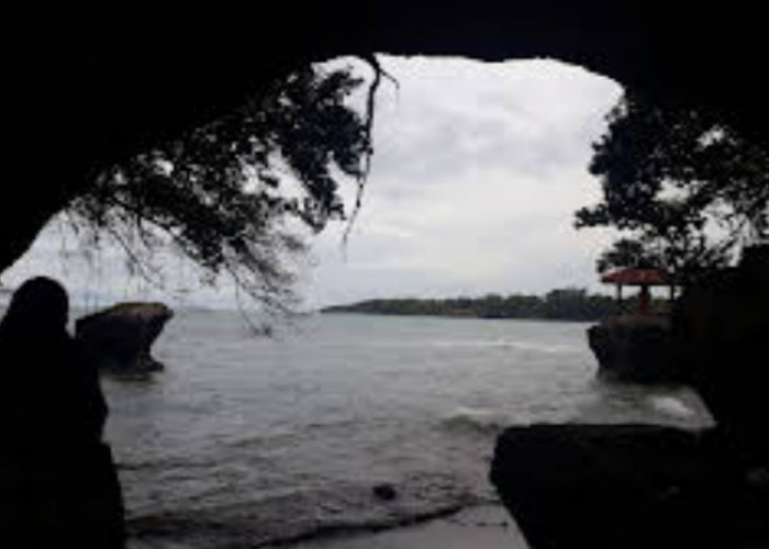 Petilasan Keramat dan Suara Kereta Kencana di Pantai Karang Bolong, Memori Legenda Prabu Rakata
