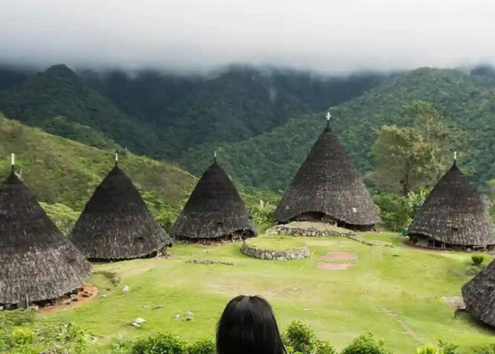 Wae Rebo, Keindahan Desa di Atas Awan, Pengunjung Wajib Bunyikan Ketongan