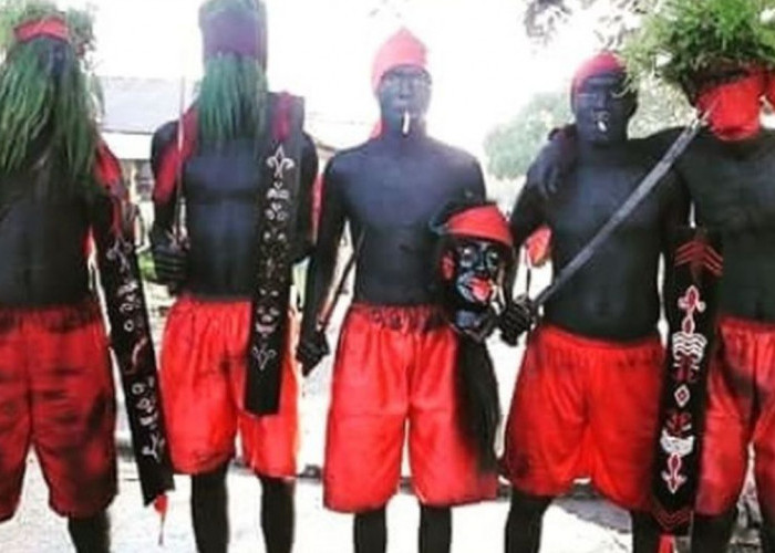 Ritual Penandaan Kedewasaan dengan Ikat Kepala Merah: Tradisi yang Terhenti di Tahun 2005