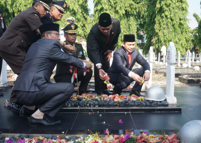 Pj Gubernur Sumsel Pimpin Upacara Ziarah Nasional di Taman Makam Pahlawan Palembang