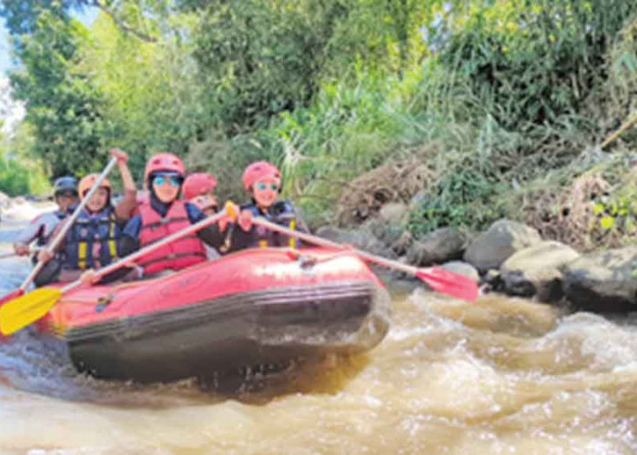 Wakil Wali Kota Pagar Alam Hj Bertha Nikmati Serunya Arung Jeram di Ayek Salak