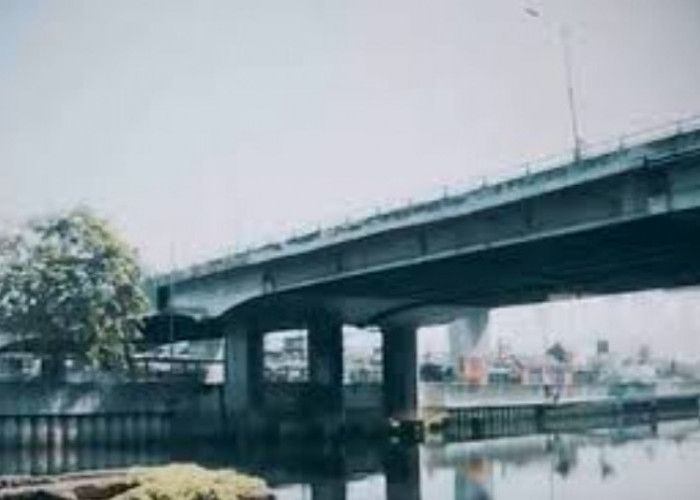 Pesona Romantis Jembatan Ancol, Indahnya Pemandangan di Bawah Cahaya Rembulan