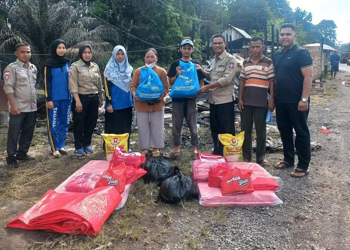 Hari Libur Tak Halangi Pemkab Muba Salurkan Bantuan untuk Korban Kebakaran di Desa Epil