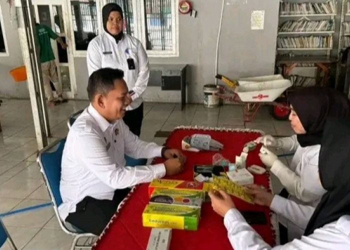 Lapas Empat Lawang Gelar Pemeriksaan dan Pengobatan Kesehatan dalam Rangka Hari Bakti Kemenimipas ke-1 Tahun 