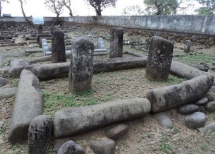 Mengerikan Ternyata Ini Misteri 5 Makam Tua di Situs Gunung Padang, Ada Apa Aja Yah?