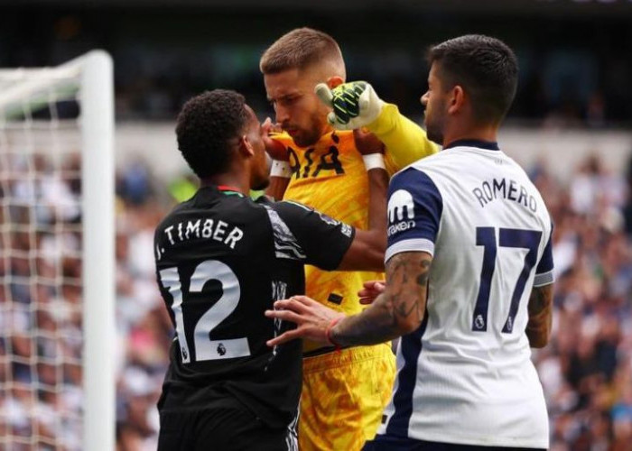 Jurrien Timber Beruntung Tidak Kena Kartu Merah di Derby London Utara