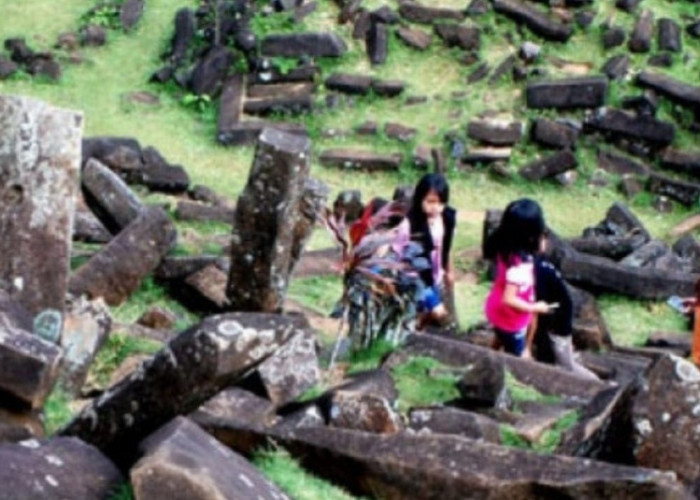 Situs Gunung Padang, Kebudayaan Megalitikum, Dibangun Zaman Nabi Ibrahim, 20 KM dari Kecamatan Warung Kondang