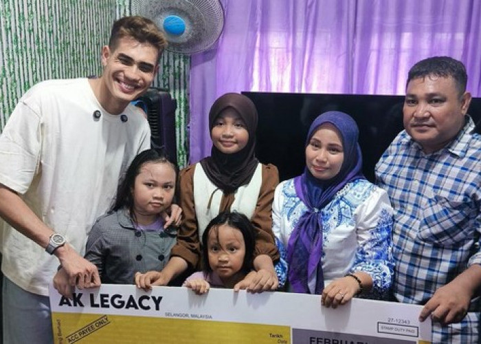 YouTuber Malaysia Aisar Khaled Beri Hadiah Umrah Gratis di Prabumulih, Disambut Antusias Warga