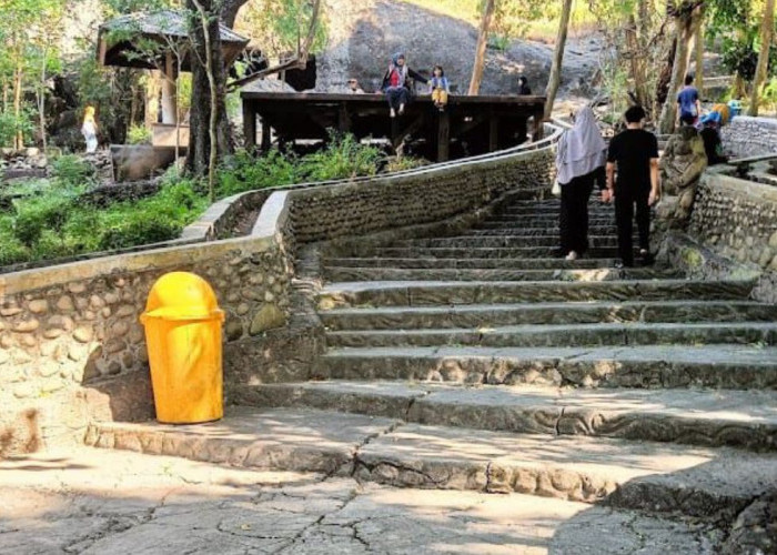 Terdapat Makam Keramat di Puncak Bukit Gua Selomangleng