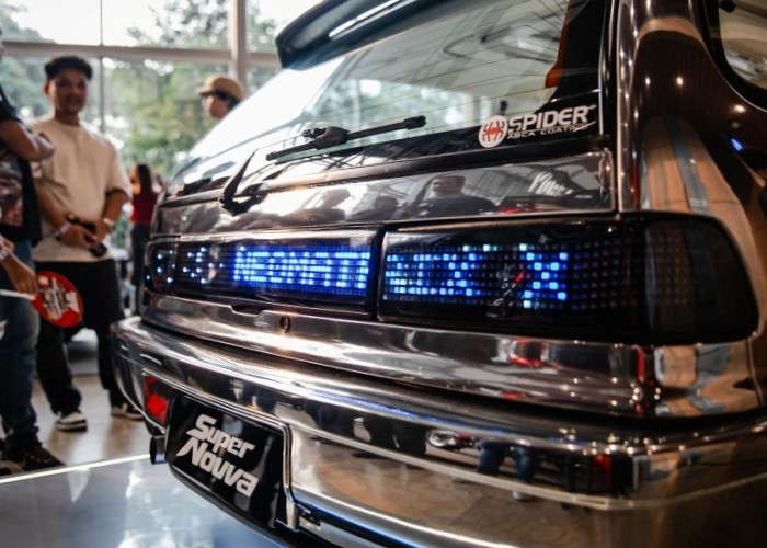 Interior Putih Bermotif Diamond, Honda Civic Super Nouva Roy Ricardo Padukan Gaya Retro dan Modern