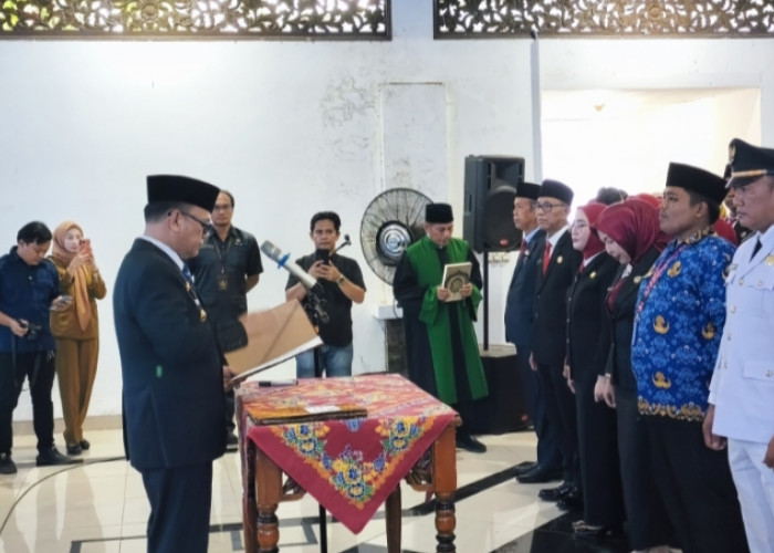 Joncik Muhammad Lantik Puluhan Pejabat di Empat Lawang, Tekankan Integritas dan Kinerja ASN