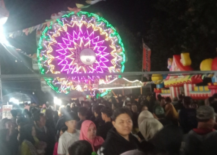 Pasar Malam di Pemkab Empat Lawang Saat Libur Cuti Bersama Padat Pengunjung Warga Senang Bisa Nikmati Wahana