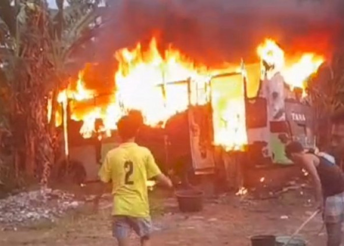 Tragis! Mobil Bus Terbakar di Lubuklinggau, Satu Korban Tewas Terpanggang