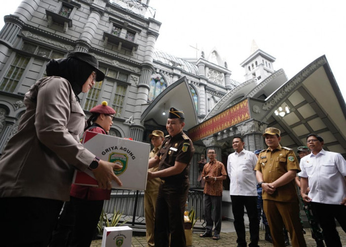 Aman dan Nyaman! Pj Gubernur Sumsel Tinjau Persiapan Natal dan Tahun Baru di Gereja Katedral Santa Maria