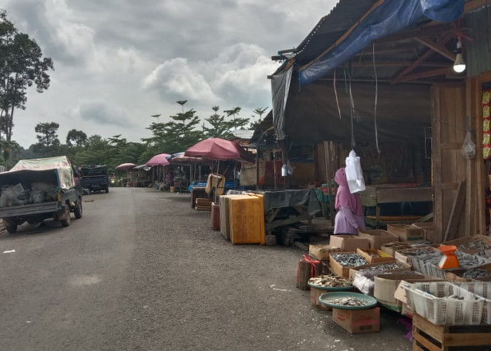 Butuh Pembuatan Tempat Penyaluran Air di Pasar Pulau Mas