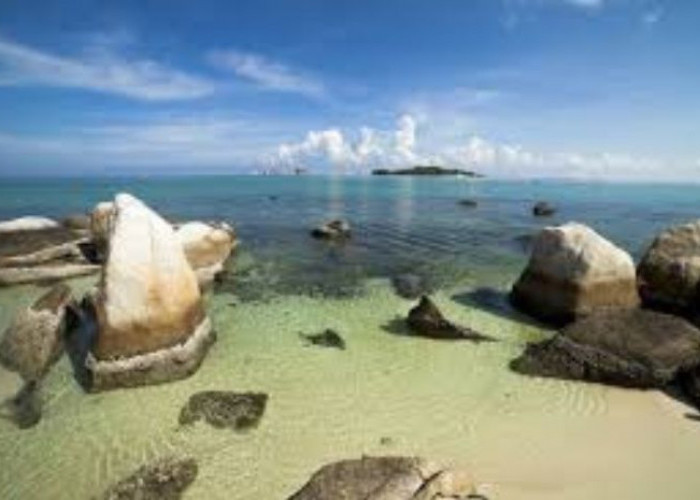Pulau Batu Berlayar: Permata Tersembunyi di Tengah Laut Bangka Belitung
