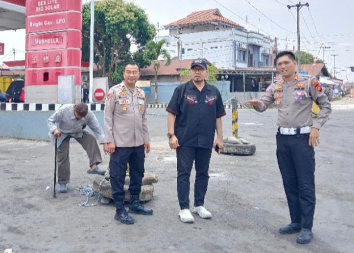 Cegah Antrean BBM Meluber ke Jalan, Kabag Ops dan Satlantas Polres Empat Lawang Berikan Himbawan Pemilik SPBU