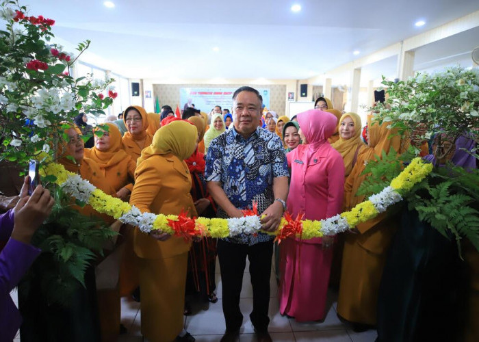 Dorong Ekonomi Kreatif, Wagub Cik Ujang Resmikan Bazar Kemerdekaan BKOW Sumsel