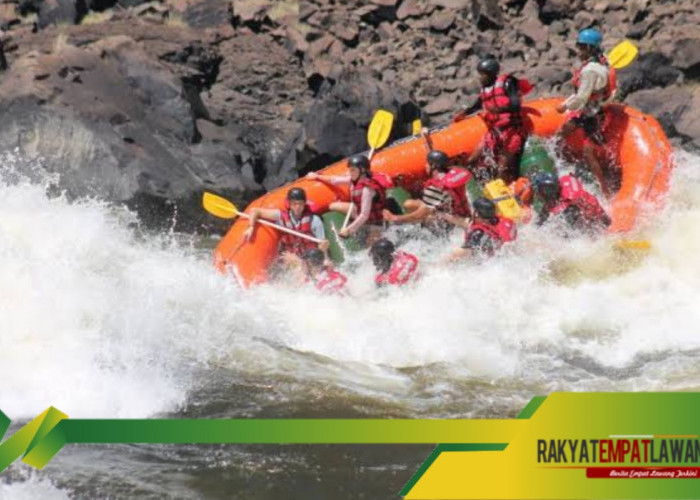White Water Rafting di Sungai Zambezi: Mengarungi Arus Deras di Dekat Air Terjun Victoria