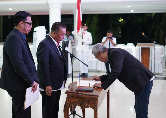 Wagub Sumsel Cik Ujang Kukuhkan Pengurus KONI Muara Enim 2025-2029, Dorong Profesionalisme dan Prestasi Atlet