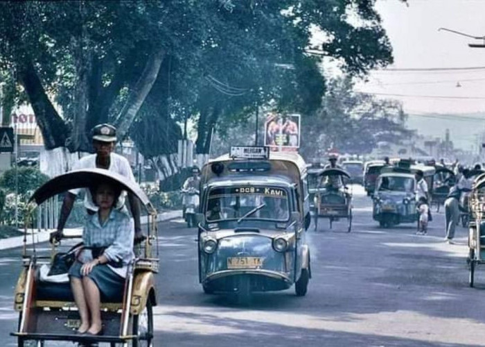 Nostalgia Suasana Kota Malang di Tahun 1980-an: Bemo dan Becak Jadi Raja Jalanan