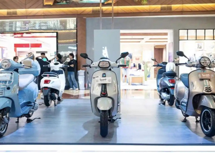 Vespa LX 150 Nongkrong di PIM 2, Ada Test Ride dan Promo hingga Rp4,5 Juta