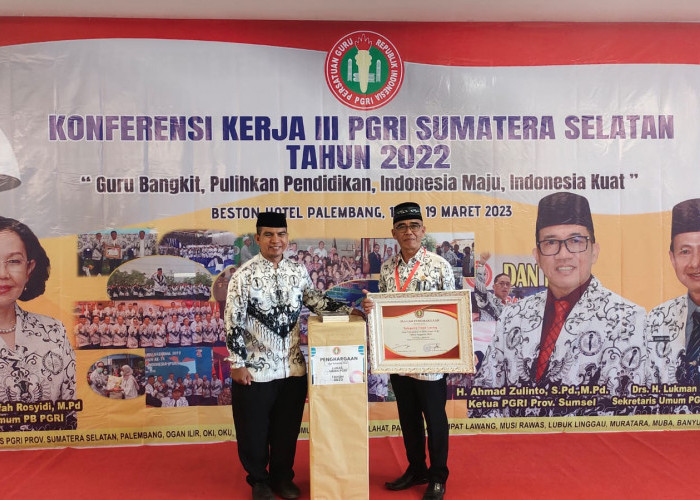 Lunas Iuran 2022, PGRI Empat Lawang Terima Penghargaan 