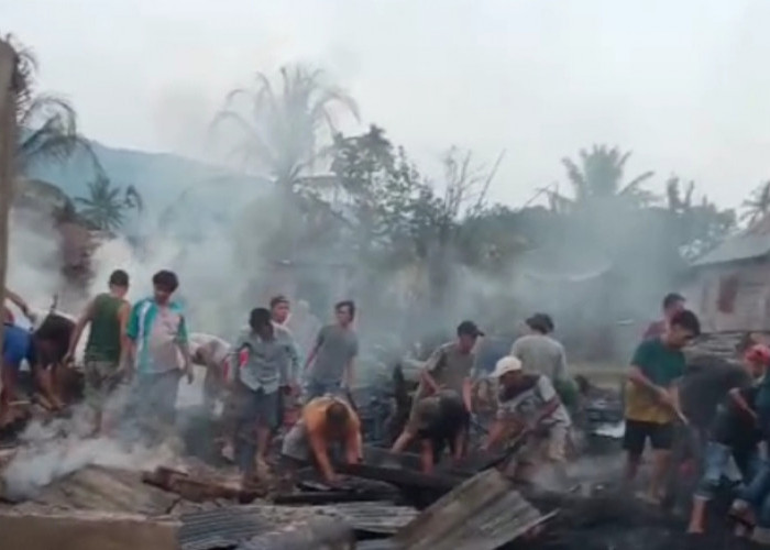 Kebakaran Hebat Landa Desa Landur Empat Lawang, Tiga Rumah Ludes Terbakar