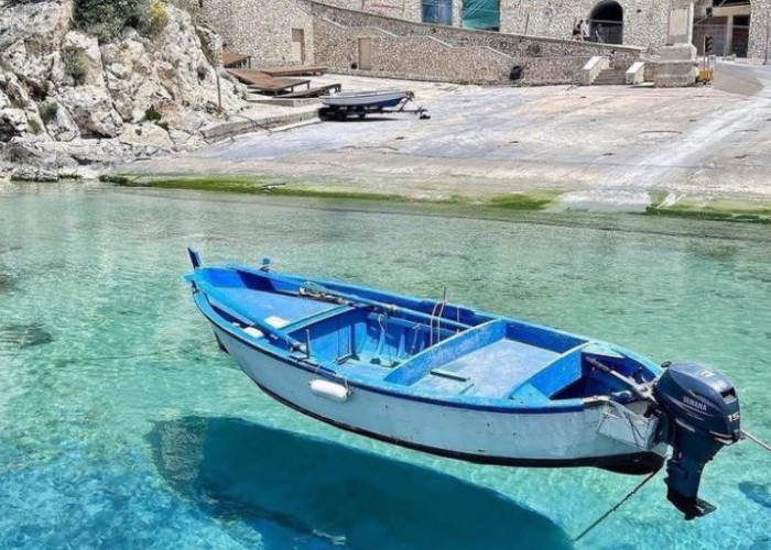 WOW! Kota Tepi Laut Ini Tawarkan Kejernihan Air dan Pesona Dunia Lama bagi Wisatawan