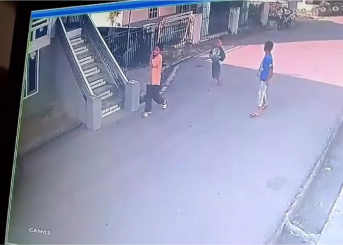 VIRAL! Pencurian Kotak Infaq di Masjid Libatkan Bocil Terekam CCTV