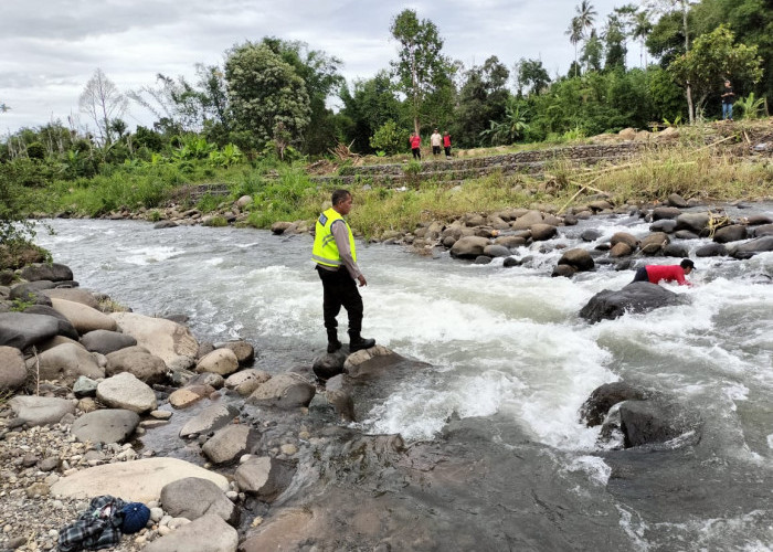 Tragis! Siswi SD Hanyut Saat Berwisata di Sungai Ayek Lintang