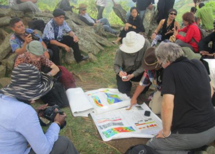 4 Peneliti Terkemuka Dibalik Penemuan dan Pembuka Tabir Misteri Situs Gunung Padang 