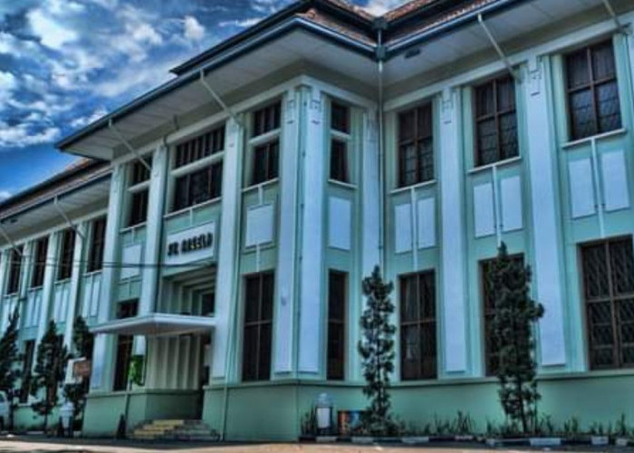Misteri SMA St. Angela Bandung, Lukisan Rambut Panjang dan Konon Ada Arwah yang Bergentayangan