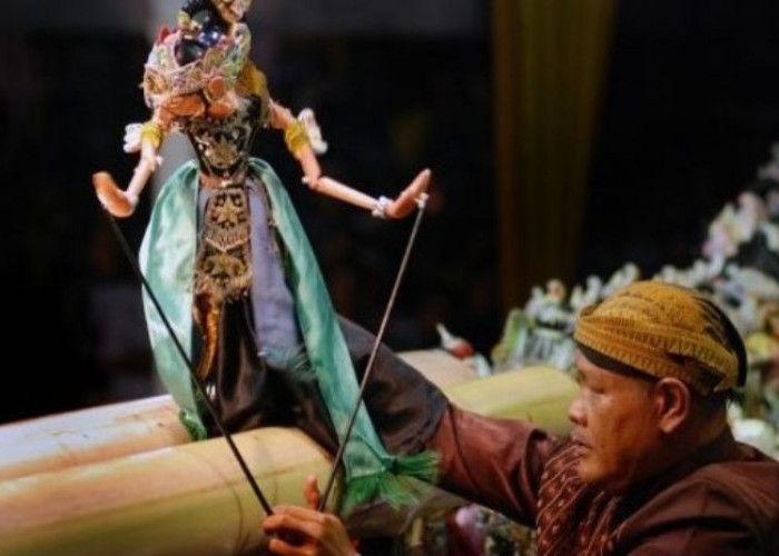 Peran Dalang: Sutradara dan Penyuluh Jiwa Pertunjukan Wayang Golek di Jawa Barat