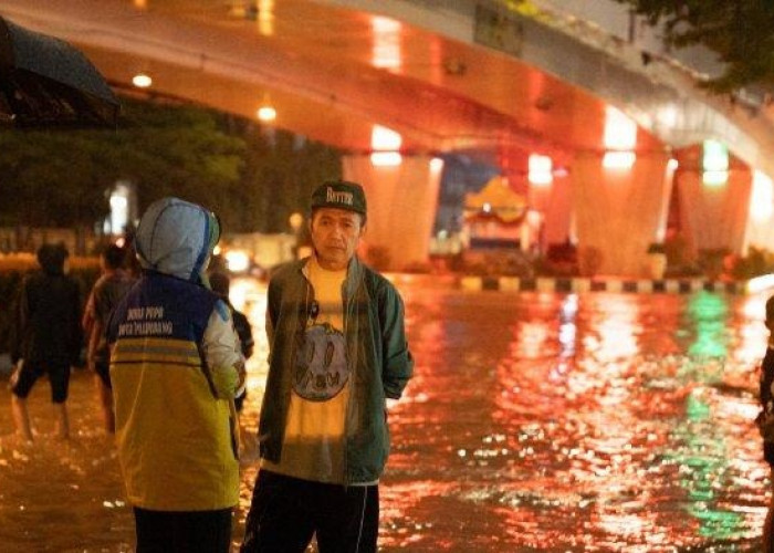 Wali Kota Palembang Ratu Dewa Tinjau Lokasi Banjir, Instruksikan Penanganan Cepat