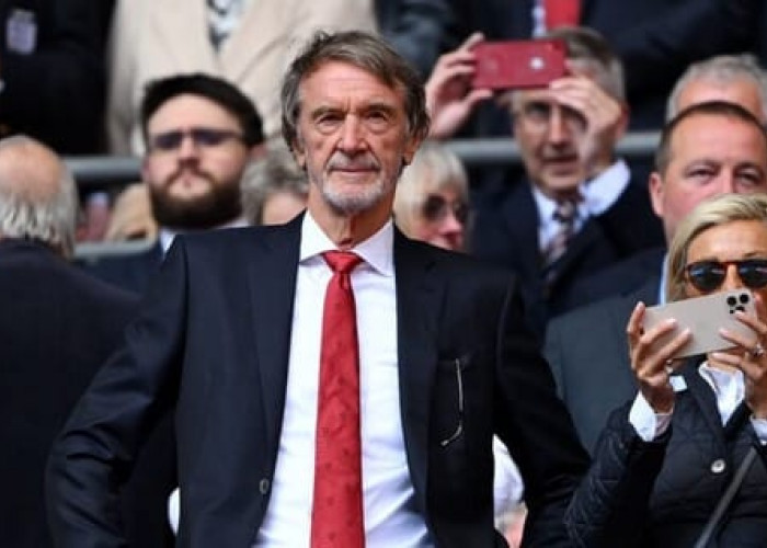 Manchester United Dikecam, Sir Jim Ratcliffe Hentikan Donasi untuk Mantan Pemain, Fans Berang!