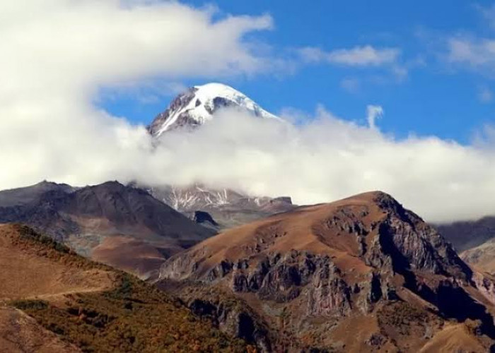 Tak Terbayangkan, Ternyata Ini Misteri di Balik Gunung Jabal Qaf! Ada Mitos yang Belum Terungkap