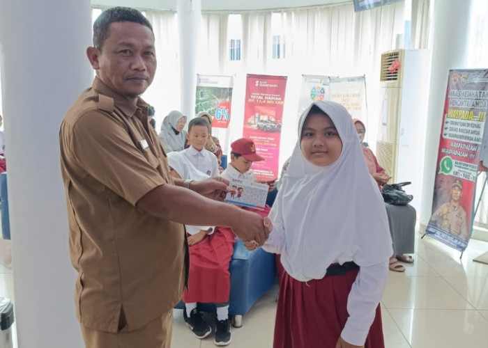 Kabar Gembira! 1.200 Siswa SD di Empat Lawang Terima Bantuan Rp 500 Ribu, Begini Harapannya