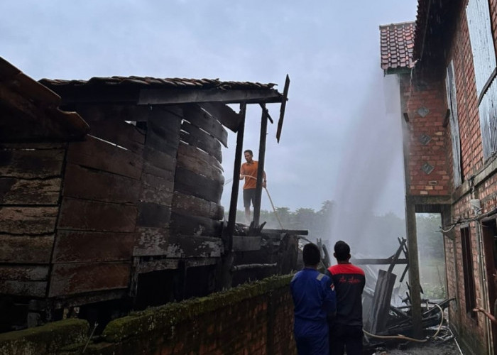 Tragedi saat Fajar, Rumah Kayu di Muba Hangus, Kerugian Rp 100 Juta!