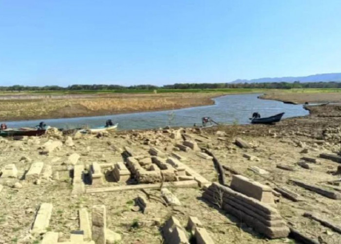 Pemandangan Horor dari Dasar Waduk Gajah Mungkur