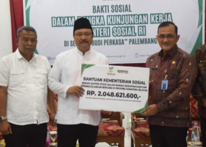 Mensos Saifullah Yusuf Serahkan Bantuan Buffer Stock Rp2 Miliar ke Pemprov Sumsel