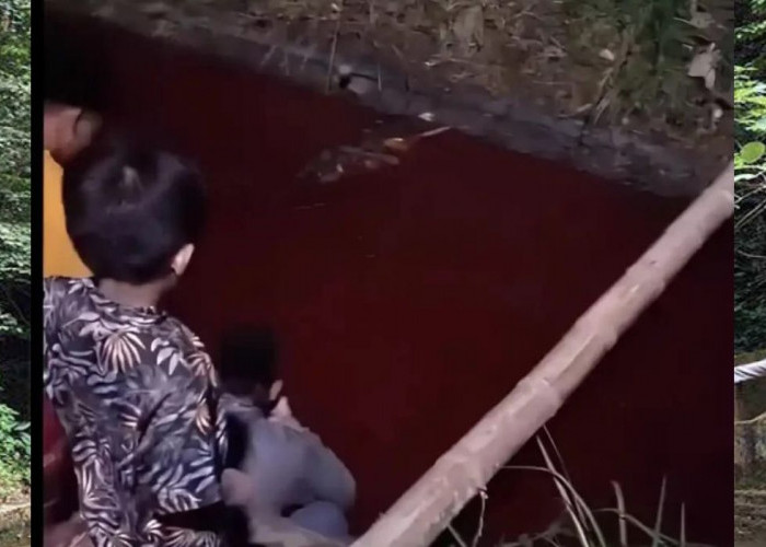 Fenomena Aneh, Air Sungai di Banjarejo Mendadak Berwarna Merah